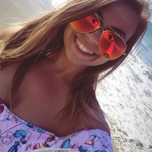 Meet your Posher, Alexis